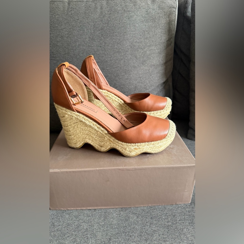 BCBGMaxAzria Espadrille
Leather Wedges